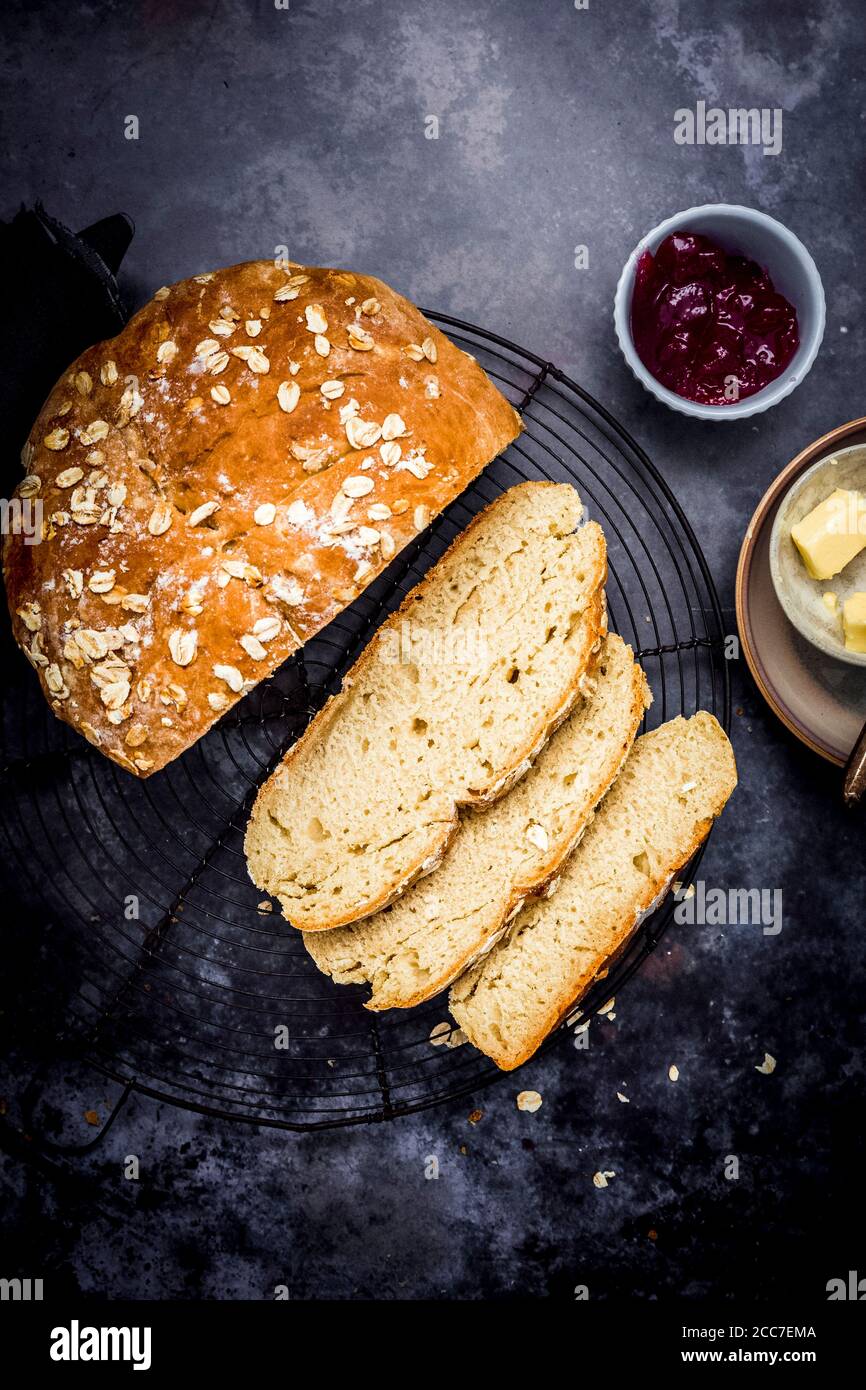 Quick & Easy IRSH Soda Brot mit Hafer gekrönt Stockfoto