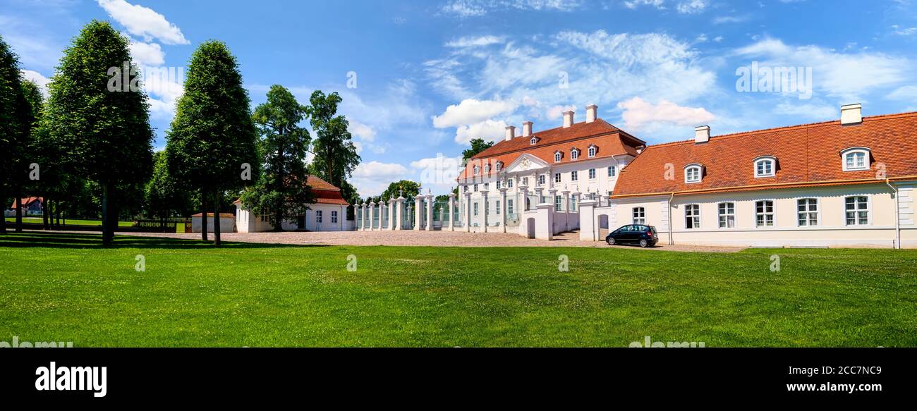 Schloss Meseberg ist ein Barockschloss in Brandenburg aus dem 18. Jahrhundert. Es wird als Gästehaus der Bundesregierung genutzt. Stockfoto
