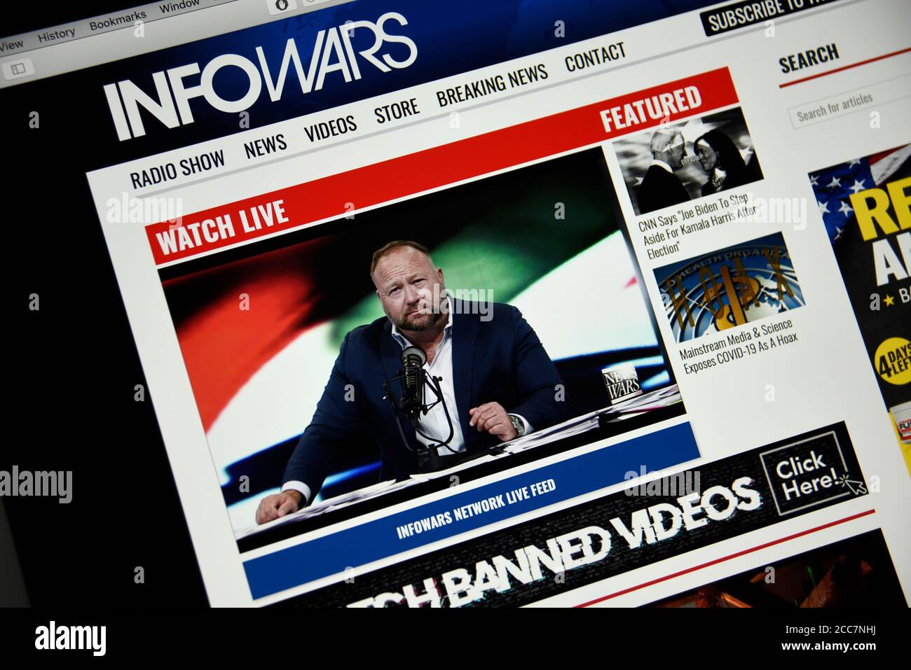 Ein Computer-Screenshot von InfoWars, einer rechtsextremen amerikanischen Verschwörungstheorie und Fake News-Website von Alex Jones. Stockfoto