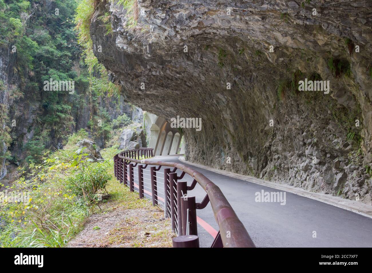 Hualien, Taiwan - Jiuqudong (Tunnel der neun Kurven) im Taroko Nationalpark. Ein berühmter Touristenort in Xiulin, Hualien, Taiwan. Stockfoto