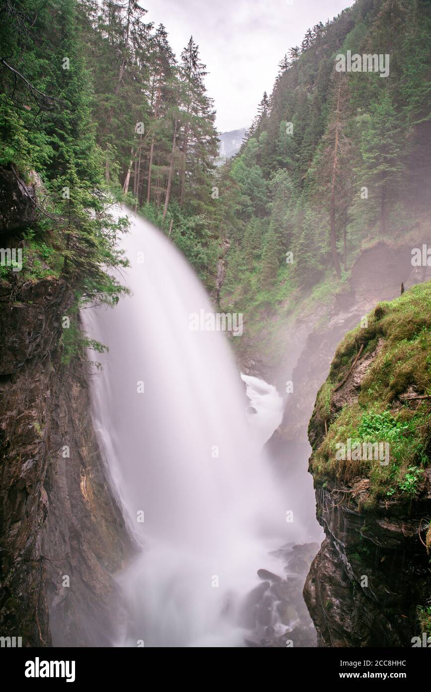 Cascate di Riva - auch bekannt als Campo Tures oder Reinbach Wasserfall im Ahrntal der Alpen, Dolomiten, Südtirol, Italien Stockfoto