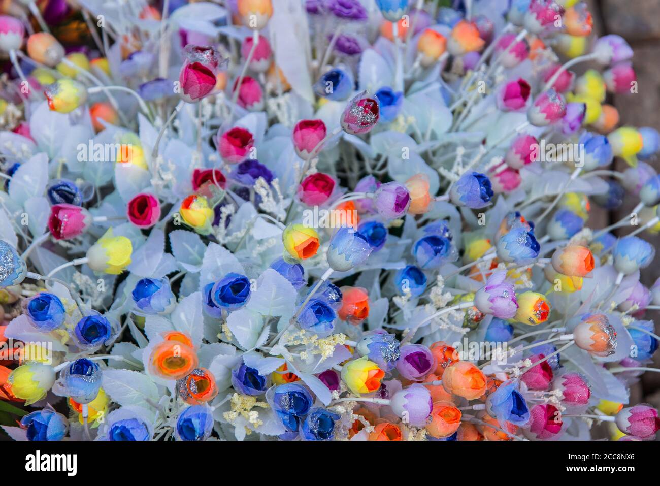 Plastikblumen auf der Business Fair. Khulna, Bangladesch. Stockfoto