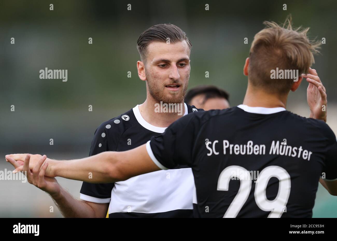 firo: 19.08.2020, Fuvuball: Fußball: Regionalliga: Testspielsaison 2020/21 SC Preuvuen Mvºnster, SCP, Preussen Münster Dzenan Mucic, links Verwendung weltweit Stockfoto