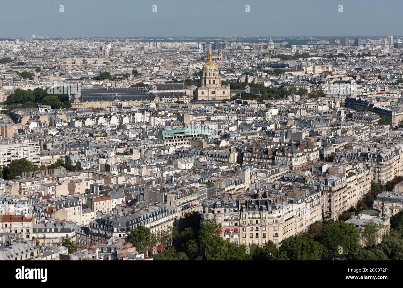 Paris (Frankreich): Panoramablick auf Gebäude im 7. Arrondissement (Bezirk) vom Eiffelturm Stockfoto