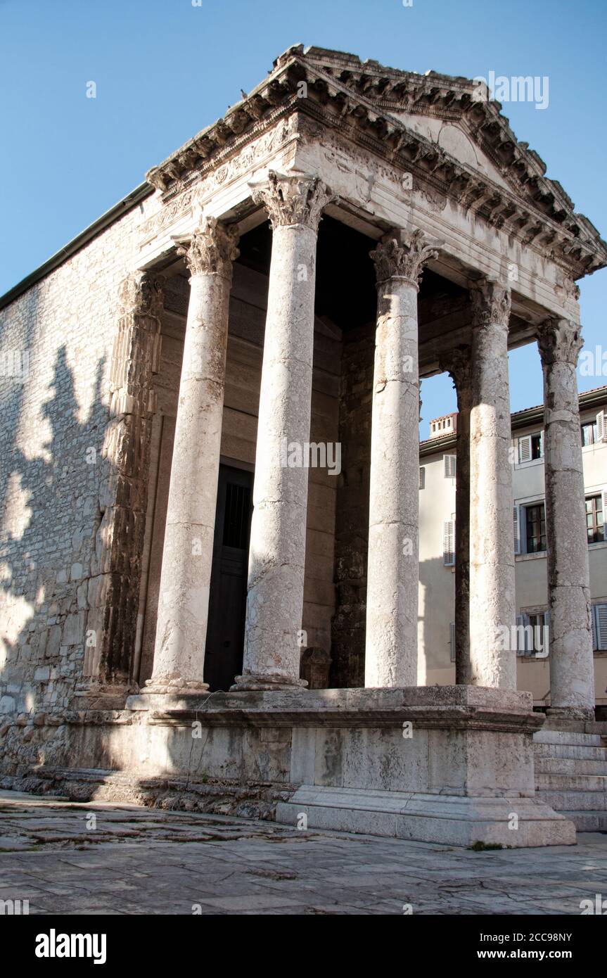 Tempel des Augustus, gewidmet dem ersten römischen Kaiser Augustus, in der Stadt Pula, Kroatien Stockfoto