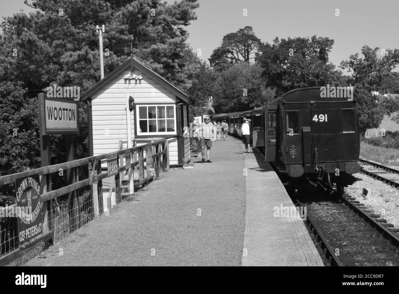 Busse am Bahnhof Wootton auf der Isle of Wight. Stockfoto