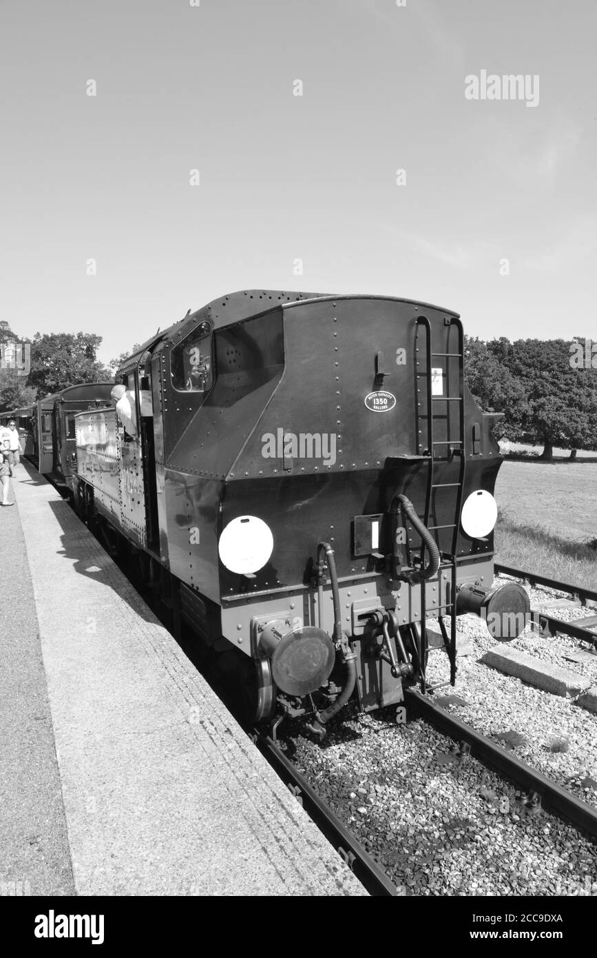 Eine Dampflokomotive von Ivatt auf der Isle of Wight Dampfeisenbahn. Stockfoto