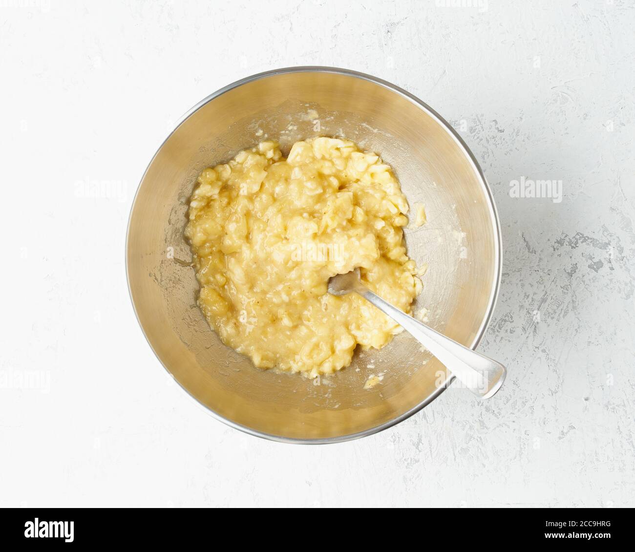 Hausgemachtes Bananenbrot. Teig für Kuchen. Schritt für Schritt Rezept. Schritt 2. Stockfoto