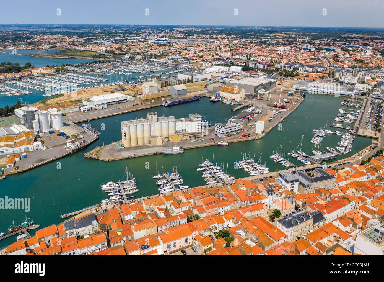 Les Sables d'Olonne: Luftaufnahme des Handelshafens und der Marina Stockfoto