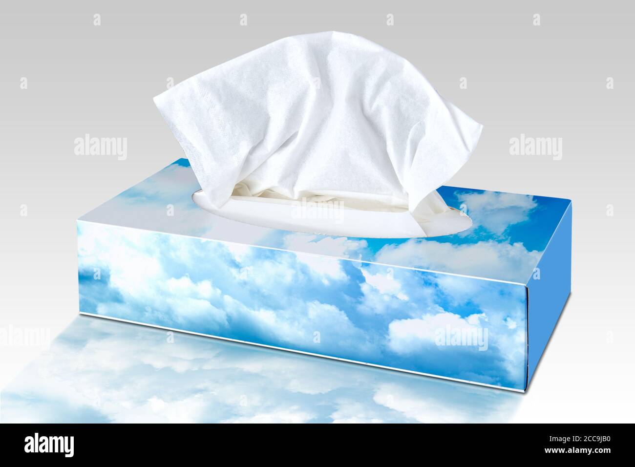 Leeres Gewebe aus Kosmetiktücher Box mit wolkenbedecktem Himmel illustriert Stockfoto