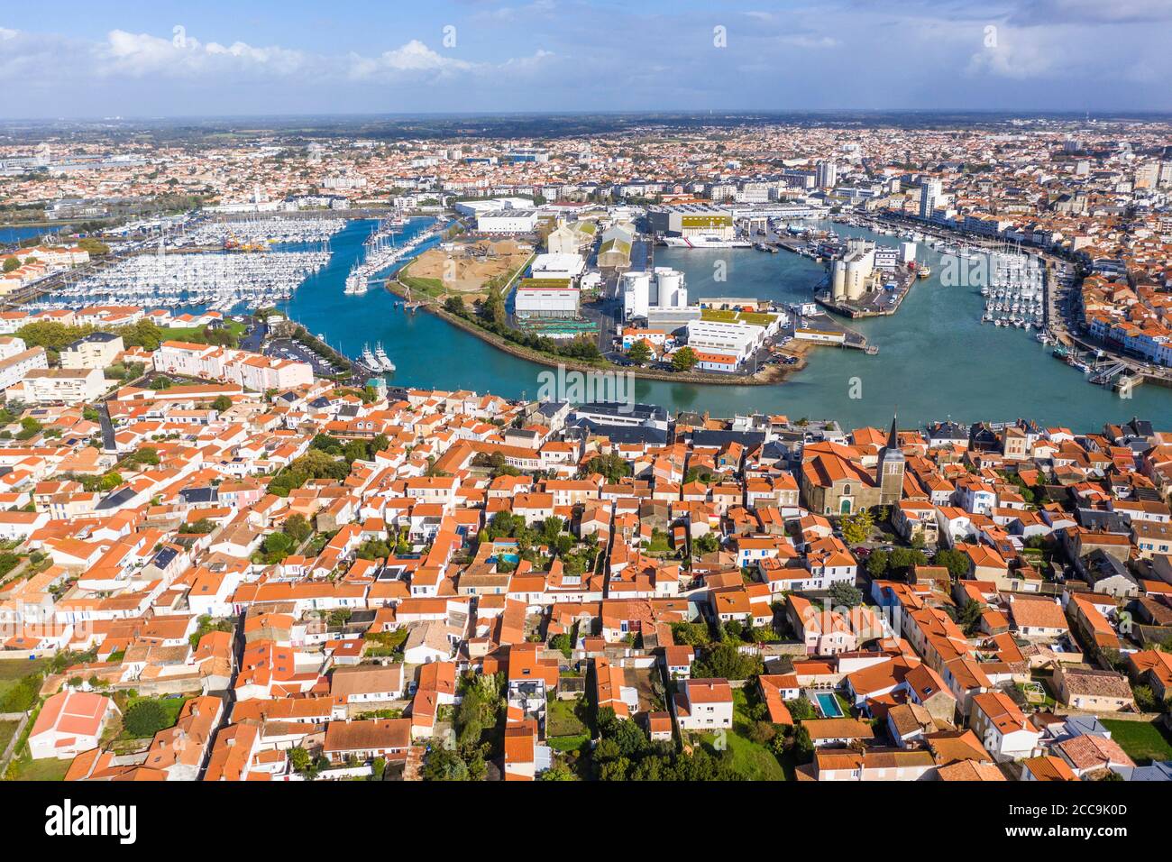 Les Sables d'Olonne: Luftaufnahme des Handelshafens und des Olonna-Hafens vom Stadtteil La Chaume Stockfoto