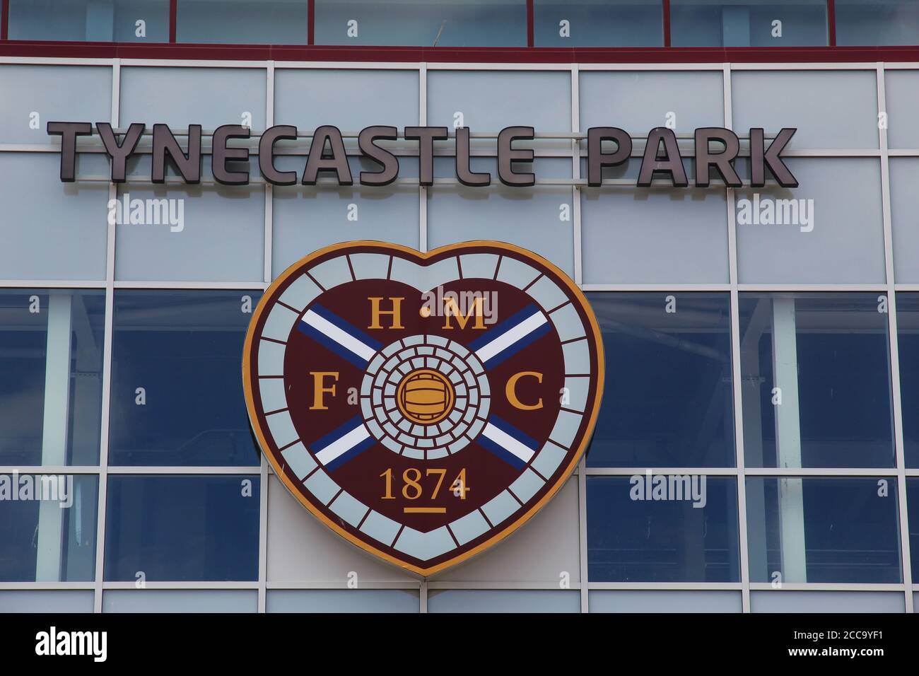 Tynacastle Park und Team Logo am Eingang zum Hearts Football Stadium in Edinburgh Stockfoto