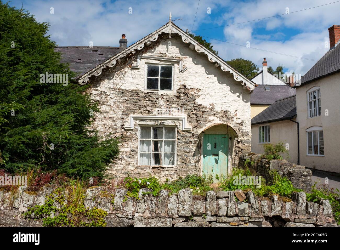 Verlassene Hütte reif für Renovierung in Clun, Shropshire, England, Großbritannien Stockfoto