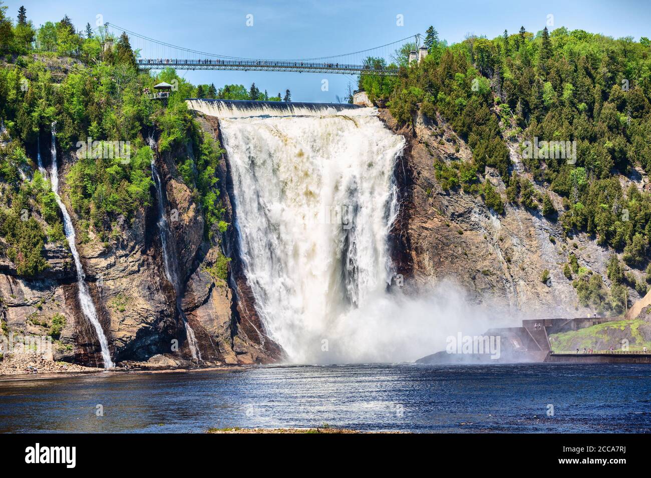 Montmorency Falls, großer Wasserfall in Quebec City, Kanada. Berühmtes beliebtes Touristenziel in Quebec, Touristenattraktion Stockfoto