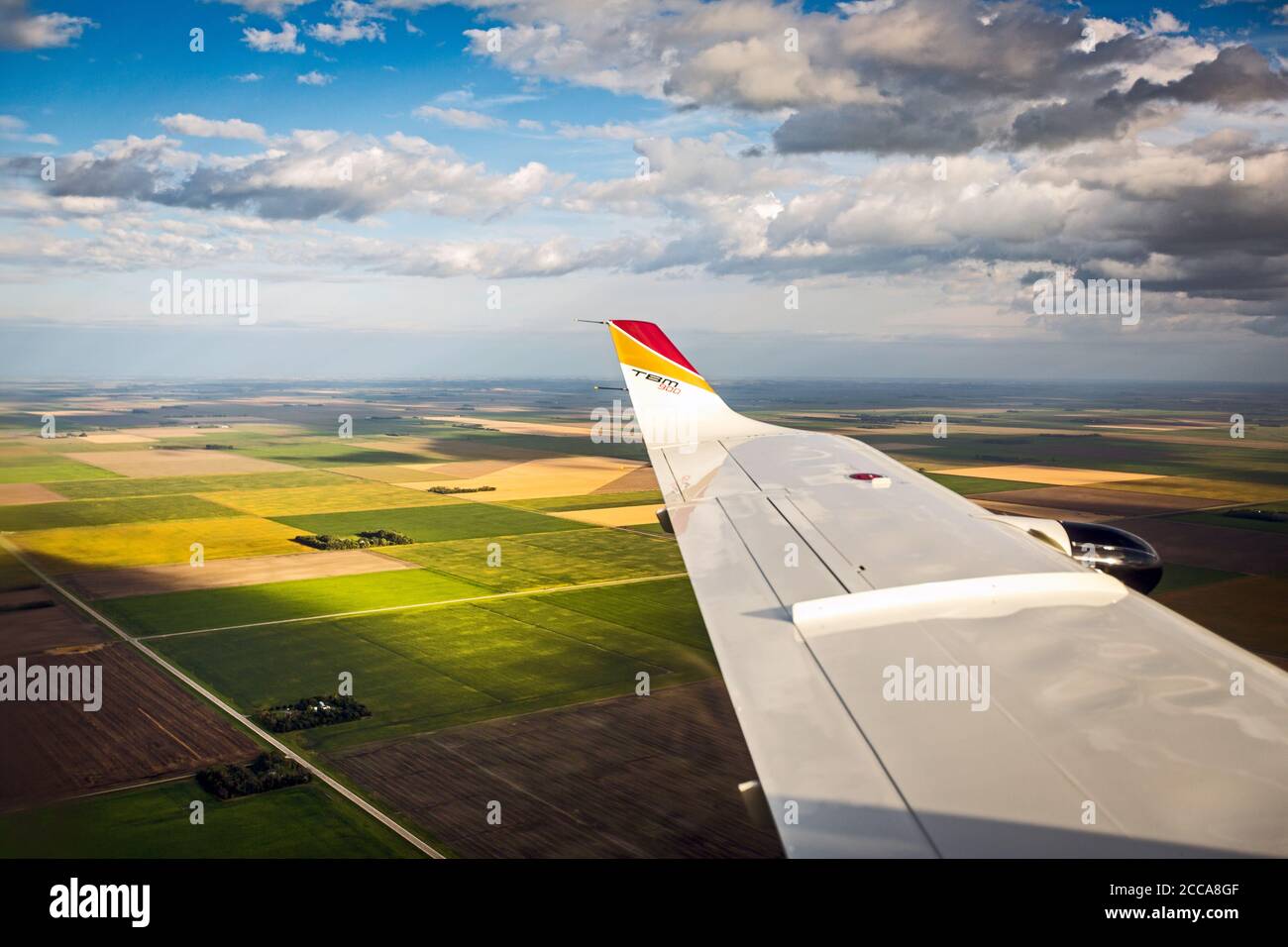 Blick aus dem Fenster während der Annäherung an Fargo in North Dakota. Fährpilot Margrit Budert Walz hält für die Nacht an und plant, nach der Zollabfertigung für die USA auf dem Fährflug mit der Socata TBM 900 von Südfrankreich nach Kalifornien auf der legendären Nordatlantikroute nach Fargo USA zu fliegen. Stockfoto