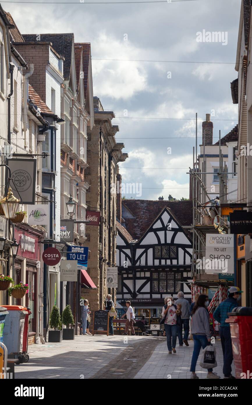 Blick auf Fish Row in Richtung Queen Street in Salisbury, England. Stockfoto