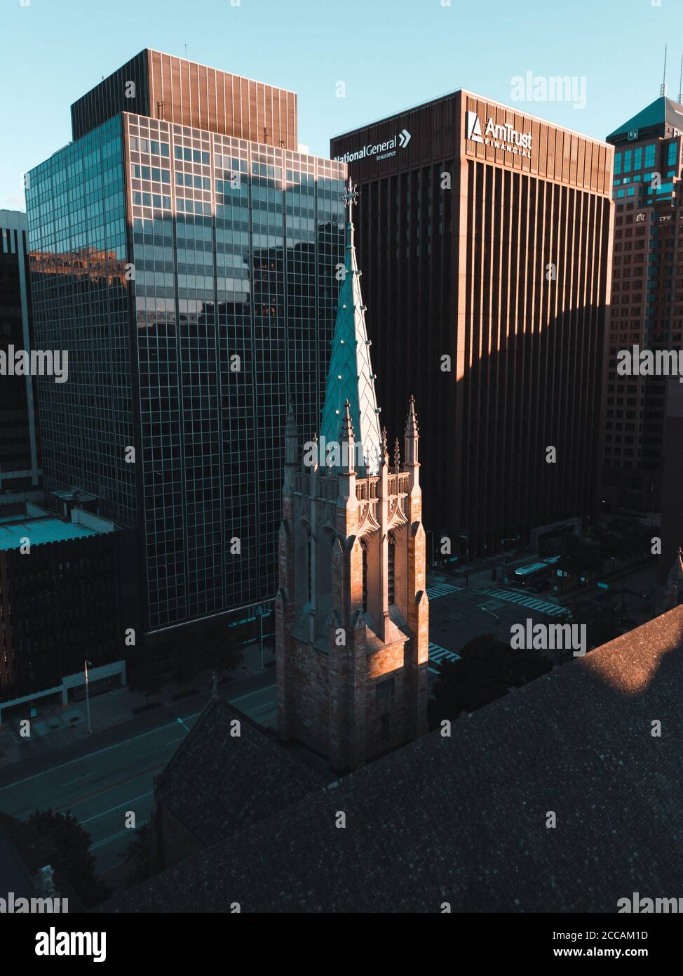 Kirche in Downtown cleveland City von einer Drohne Stockfoto