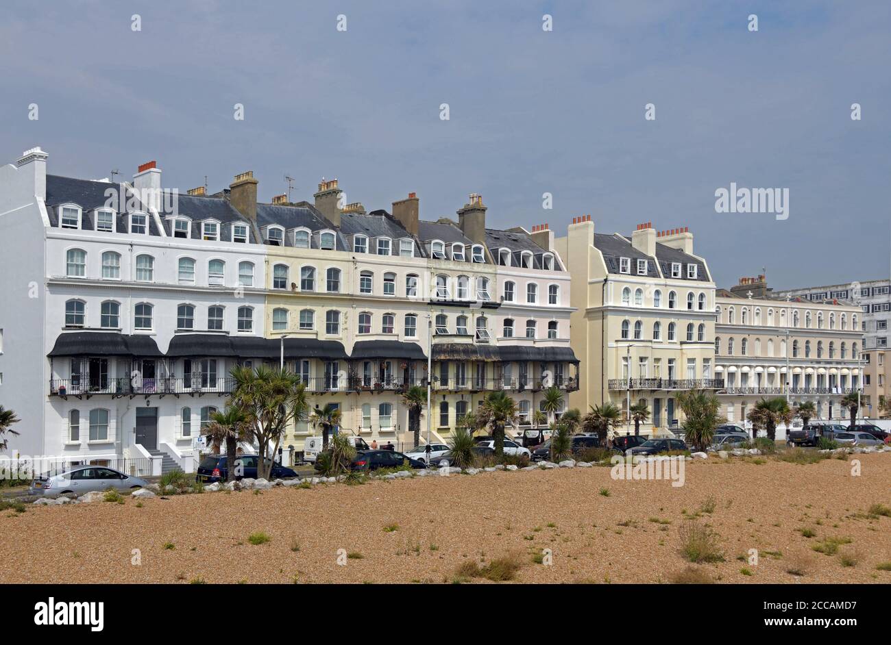 Elegante Reihenhäuser am Meer aus dem 19. Jahrhundert Folkestone Kent England Stockfoto
