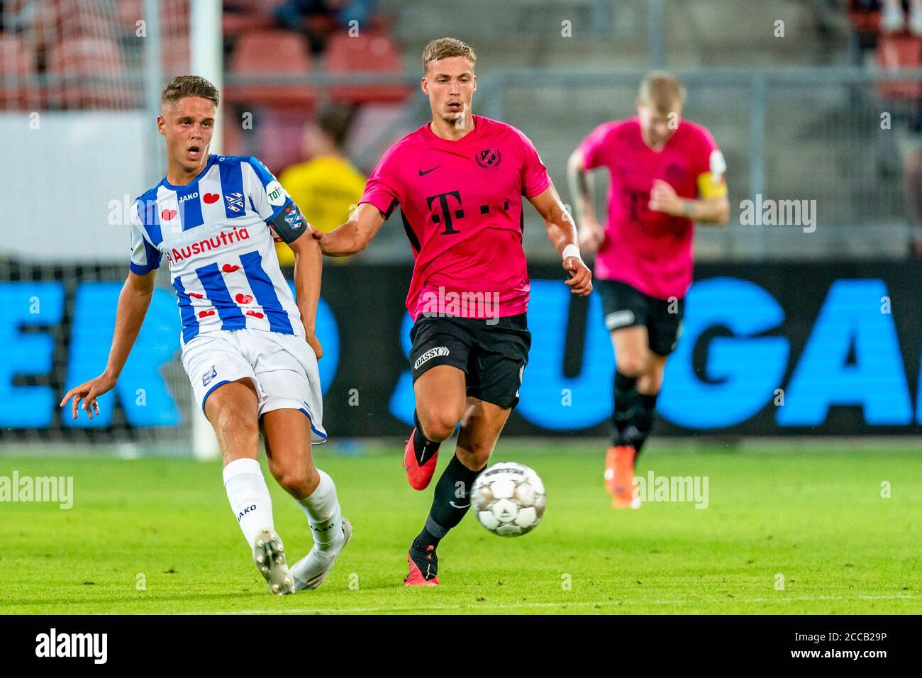 UTRECHT, 20-08-2020, Fußball, Niederländische eredivisie, Saison 2020-2021, SC Heerenveen Spieler Joey Veerman (L), FC Utrecht Spieler Davy van den Berg (R), während des Freundschaftsspiels Utrecht - Heerenveen Credit: Pro Shots/Alamy Live News Stockfoto