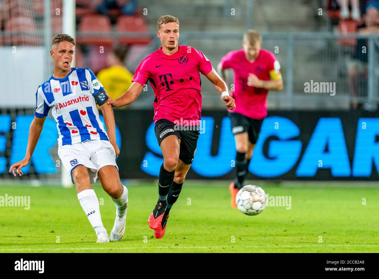 UTRECHT, 20-08-2020, Fußball, Niederländische eredivisie, Saison 2020-2021, SC Heerenveen Spieler Joey Veerman (L), FC Utrecht Spieler Davy van den Berg (R), während des Freundschaftsspiels Utrecht - Heerenveen Credit: Pro Shots/Alamy Live News Stockfoto