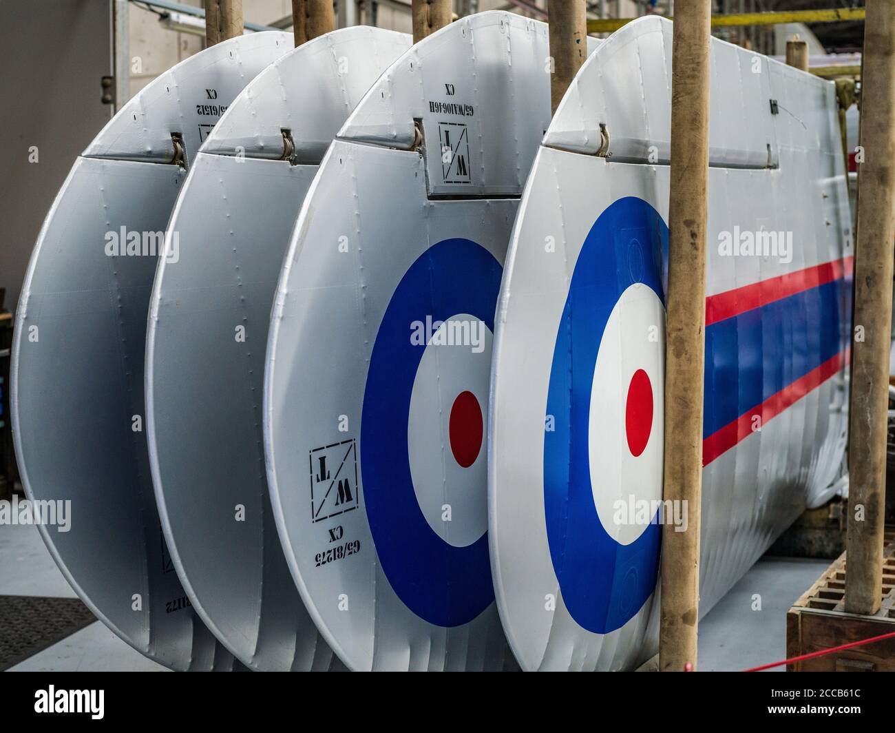 Vintage Aircraft Restoration - Biplane Wings gelagert bereit für den Umbau Zu einem Gloster Gladiator-Flugzeug im IWM-Kaiserlichen Krieg Museum Duxford Großbritannien Stockfoto