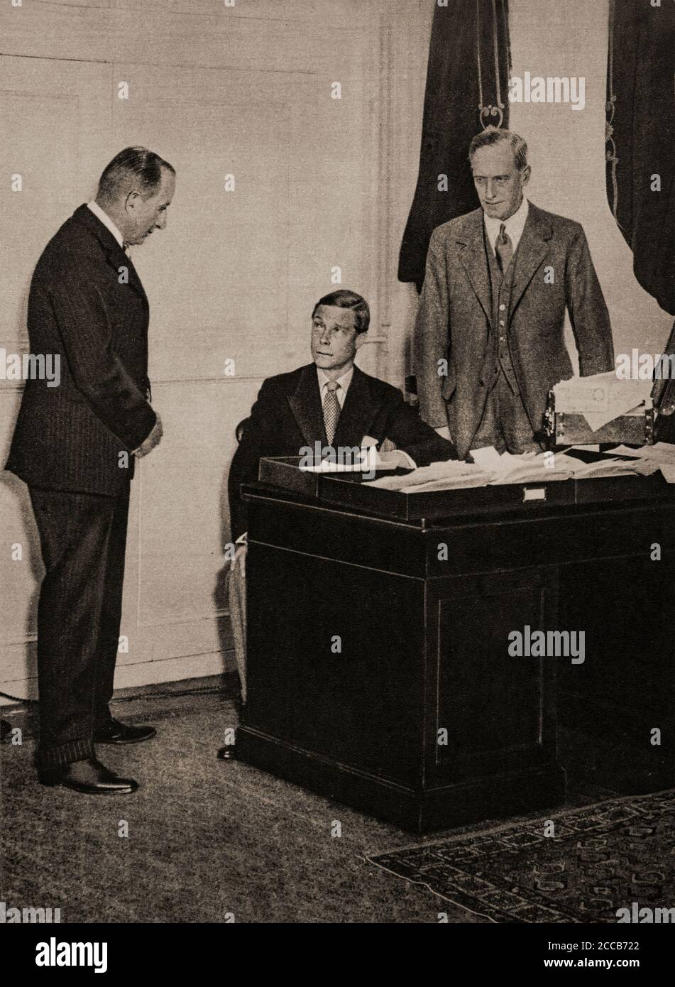 In Anerkennung von König George V. und Königin Mary 25 Jahre auf dem Thron, der Prinz von Wales (später König Edward VIII) eröffnete die King George's Jubilee Trust zur Unterstützung von Jugendorganisationen in ganz Großbritannien. Stockfoto In Anerkennung von König George V. und Königin Mary 25 Jahre auf dem Thron, der Prinz von Wales (später König Edward VIII) eröffnete die King George's Jubilee Trust zur Unterstützung von Jugendorganisationen in ganz Großbritannien. Stockfoto