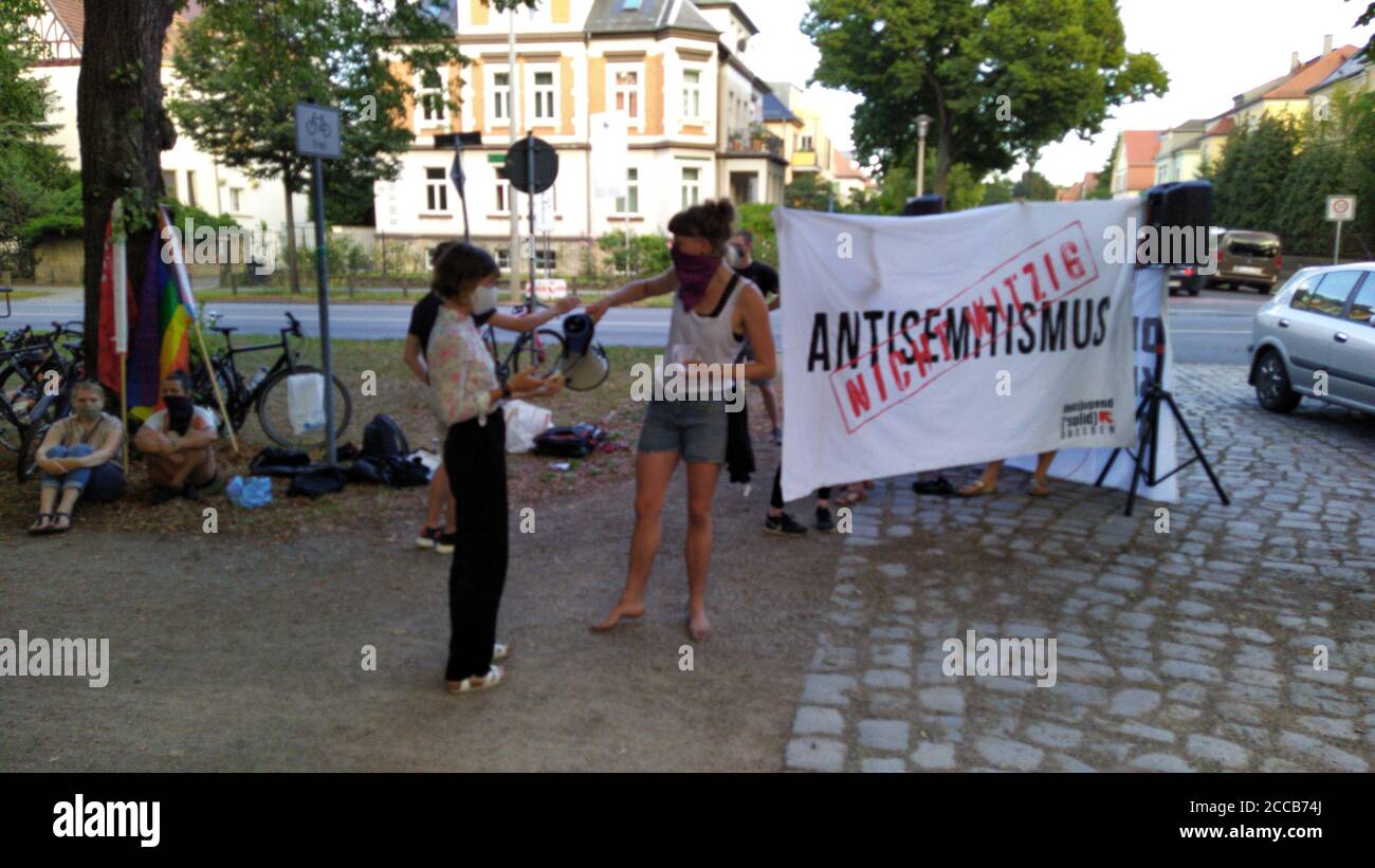 Demonstration gegen die Veranstaltung: Lisa Eckhart - die Vorteile des Lasters in der Freilichtbühne Junge Garde in Dresden.20.08.2020 Stockfoto