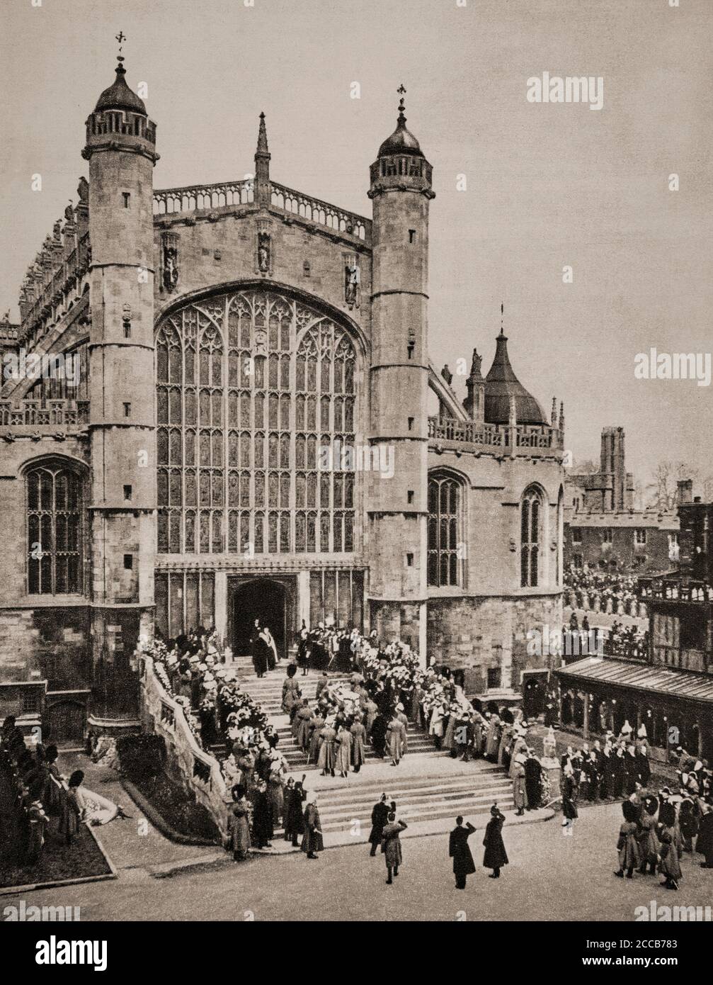 Nach dem Tod von König Georg V. am 20. Januar 28 betritt die Cortege am 1936. Januar die St. George's Chapel, Windsor Castle Stockfoto