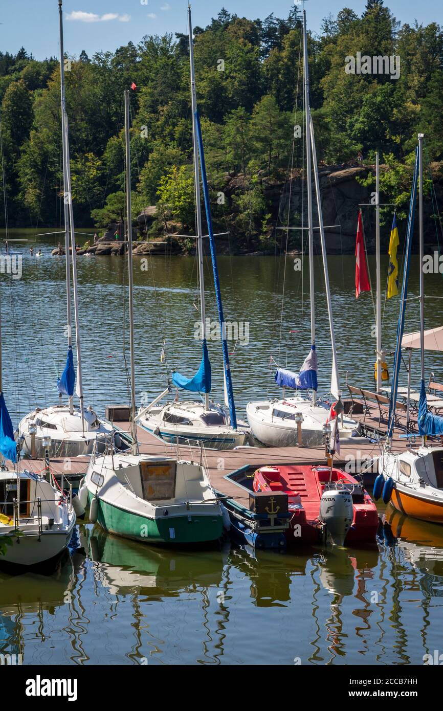 Bootsanlegestelle, Kamptal-Seenweg 620, Wandern bei Dobra-Stausee, Waldviertel, Österreich Stockfoto