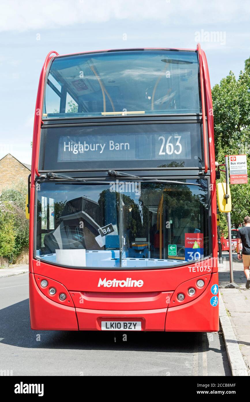 London Doppeldecker rot Bus Nummer 263 geparkt an der Bushaltestelle Highbury Barn, Highbury, London Borough of Islington Stockfoto