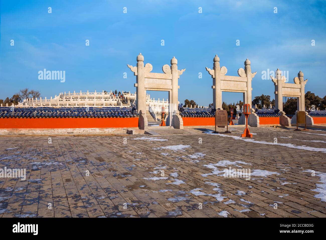 Peking, China - Jan 10 2020: Der Rundhügel-Altar am Himmelstempel, einem kaiserlichen Komplex religiöser Gebäude, der von Yongle Kaiser i. gegründet wurde Stockfoto
