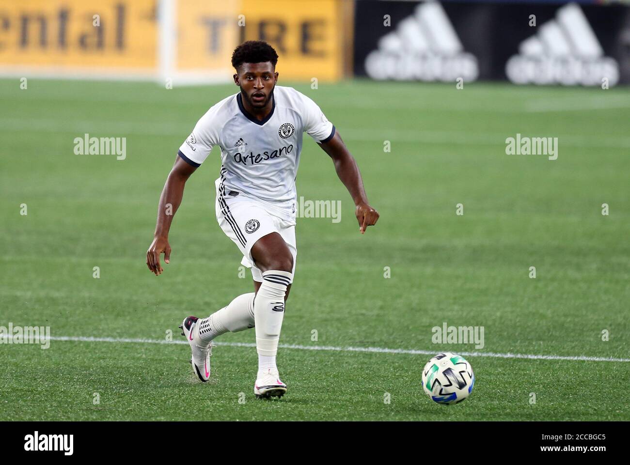 20. August 2020; Foxborough, MA, USA; Philadelphia Union Verteidiger Mark McKenzie (4) in Aktion während eines MLS-Matches zwischen Philadelphia Union und New England Revolution im Gillette Stadium. Anthony Nesmith/CSM Credit: CAL Sport Media/Alamy Live News Stockfoto