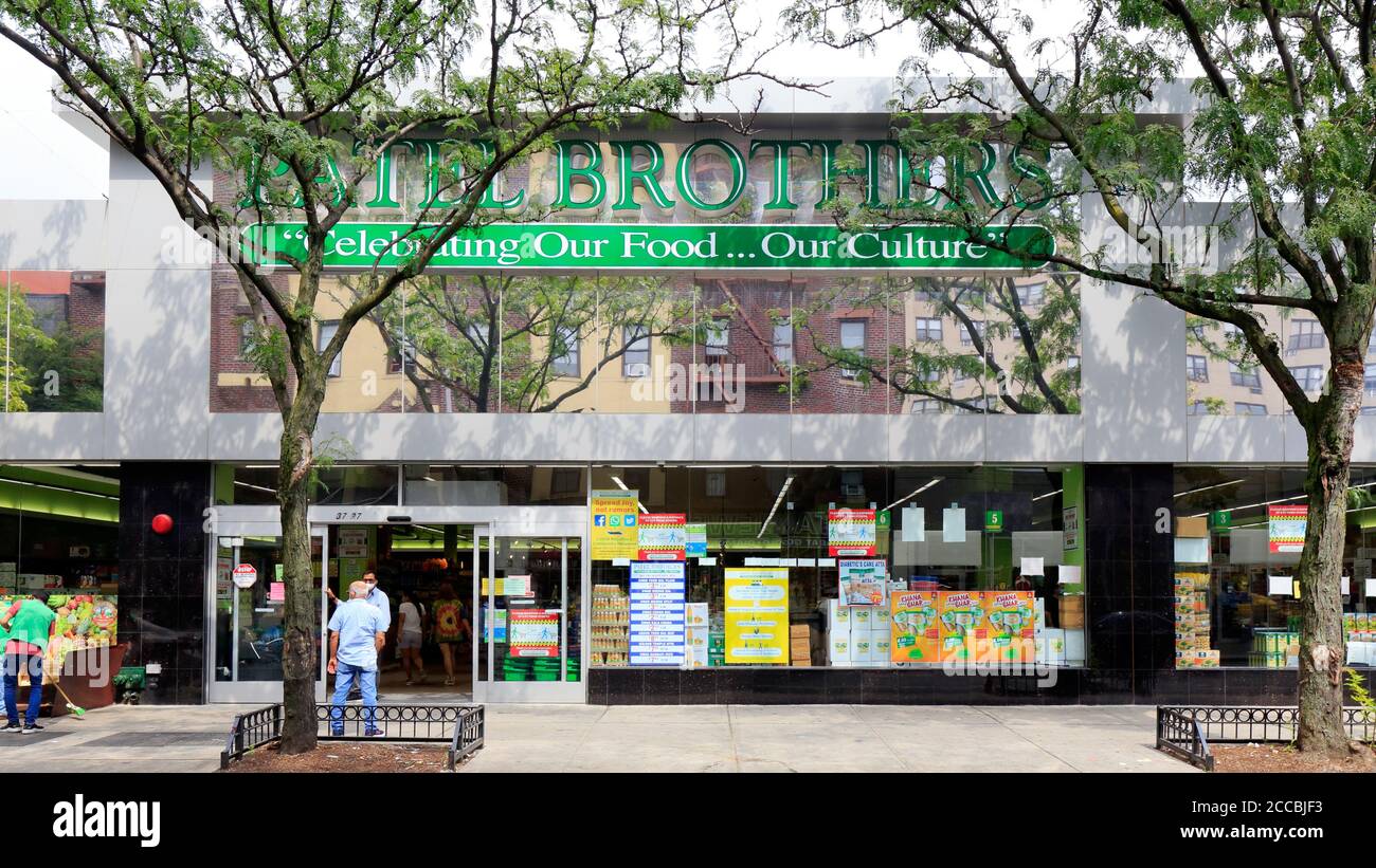 Patel Brothers, 37-25 74. St, Queens, New York. NYC-Schaufensterfoto eines indischen Supermarkts im Stadtteil Jackson Heights. Stockfoto