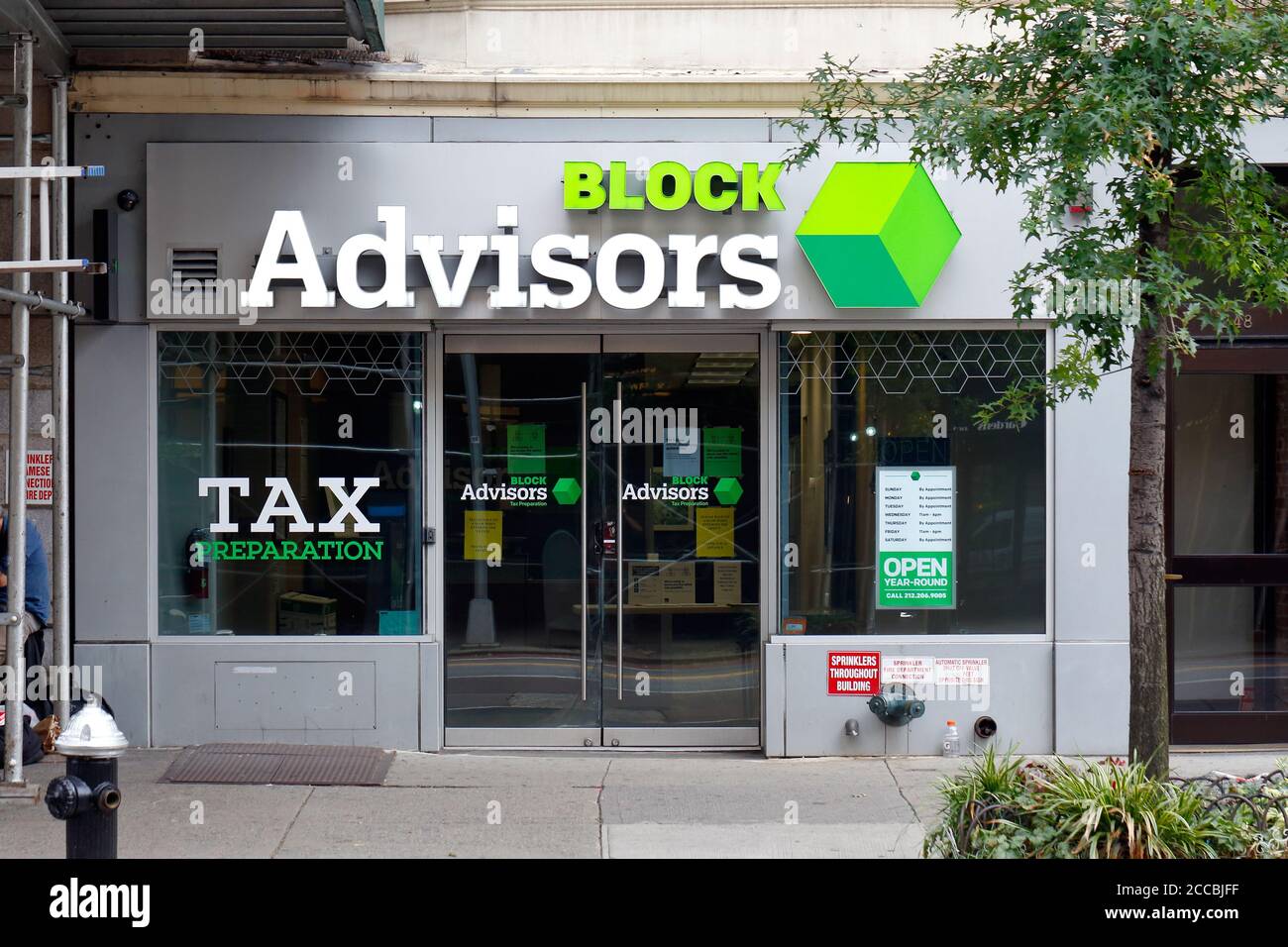 Block Advisors, 119 E 23. St, New York, NYC Schaufenster Foto eines Steuervorbereitungsdienstes im Chelsea-Viertel von Manhattan. Stockfoto