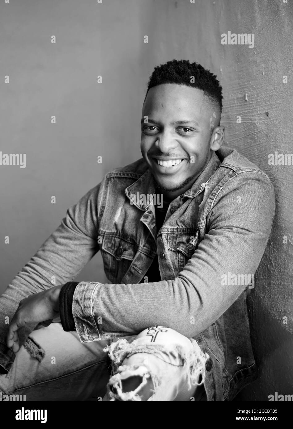 afrikanisches Stock Foto von schwarzen Herren in smarter Kleidung in studio-Einstellung Stockfoto