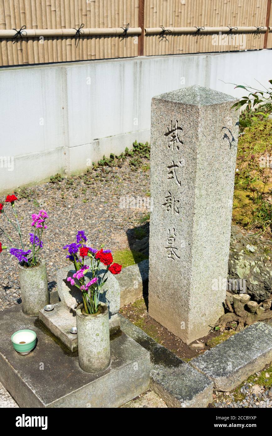 Kyoto, Japan - Grab der Dame Murasaki (Murasaki Shikibu 970?-1014 oder 1031?) In Kyoto, Japan. Stockfoto