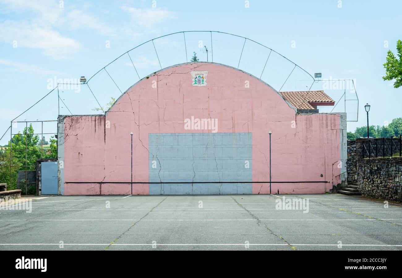 Espelette Baskische Pelota Wand, in Frankreich Stockfoto