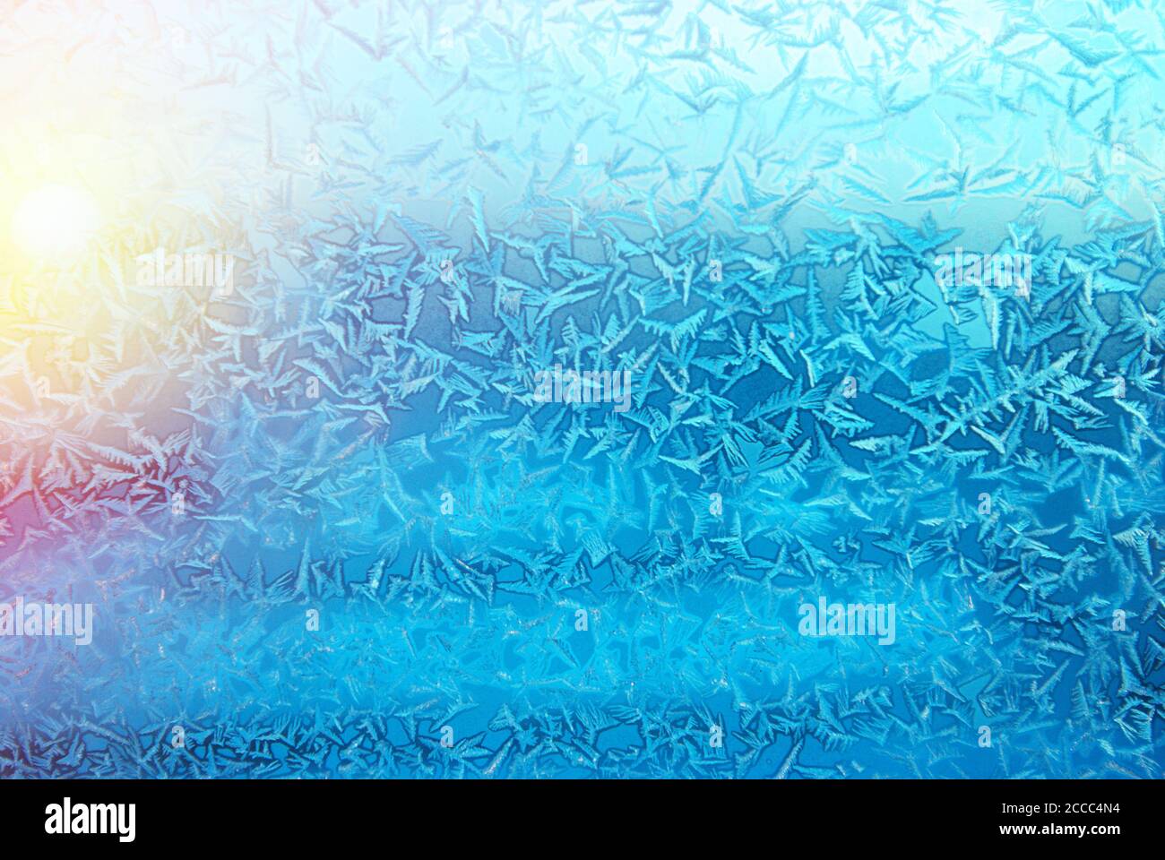 Eis auf Fenster, eisigen Winter Muster, eisigen Zeichnungen Stockfoto