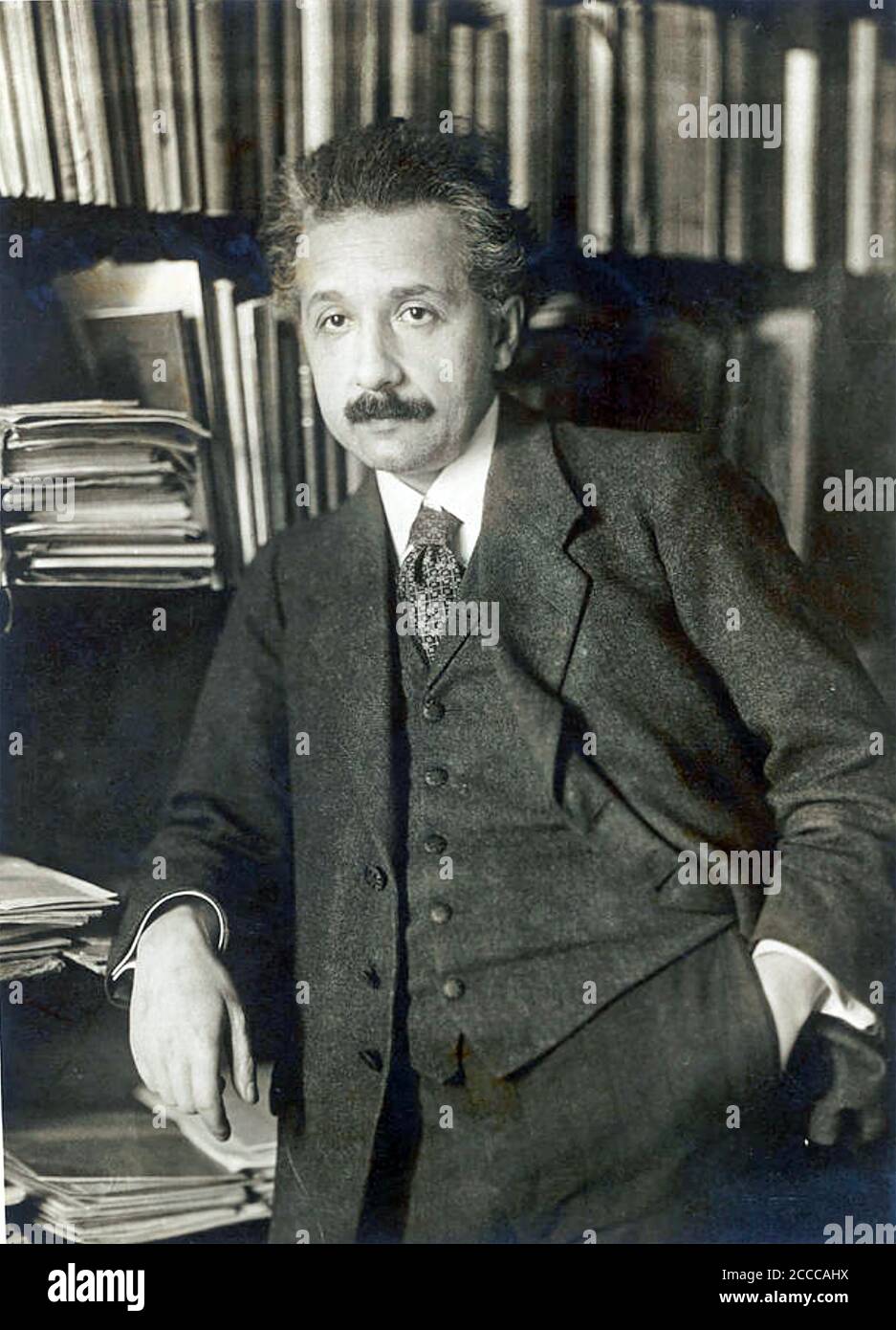 ALBERT EINSTEIN (1879-1955) deutscher theoretischer Physiker um 1920 Stockfoto