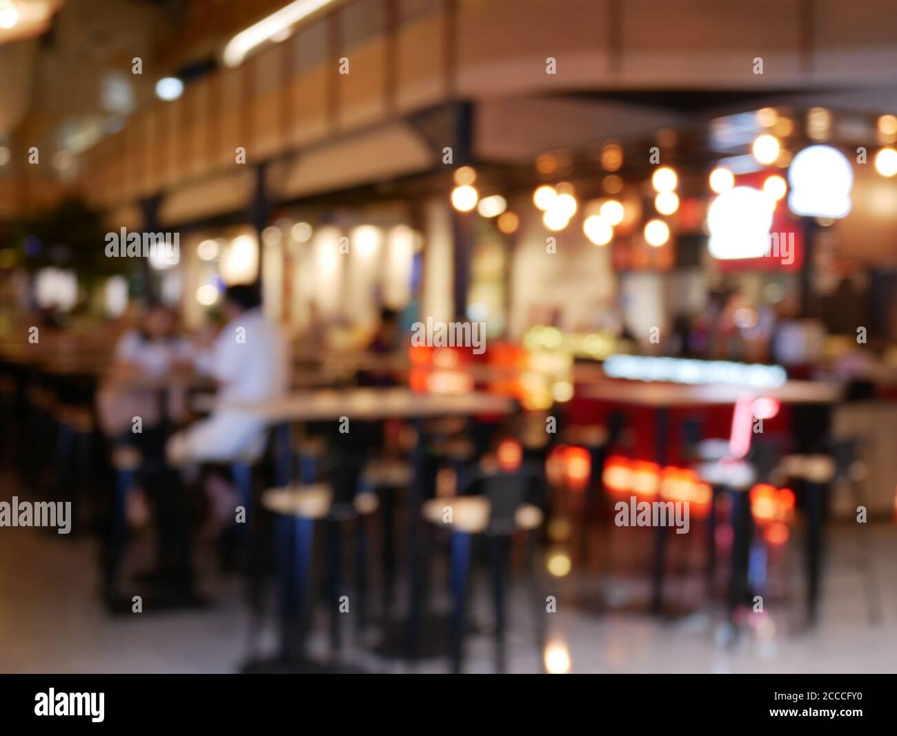 Bild des Abstrakten blur Restaurant mit Menschen. Restaurant mit Kunden für die Nutzung Stockfoto