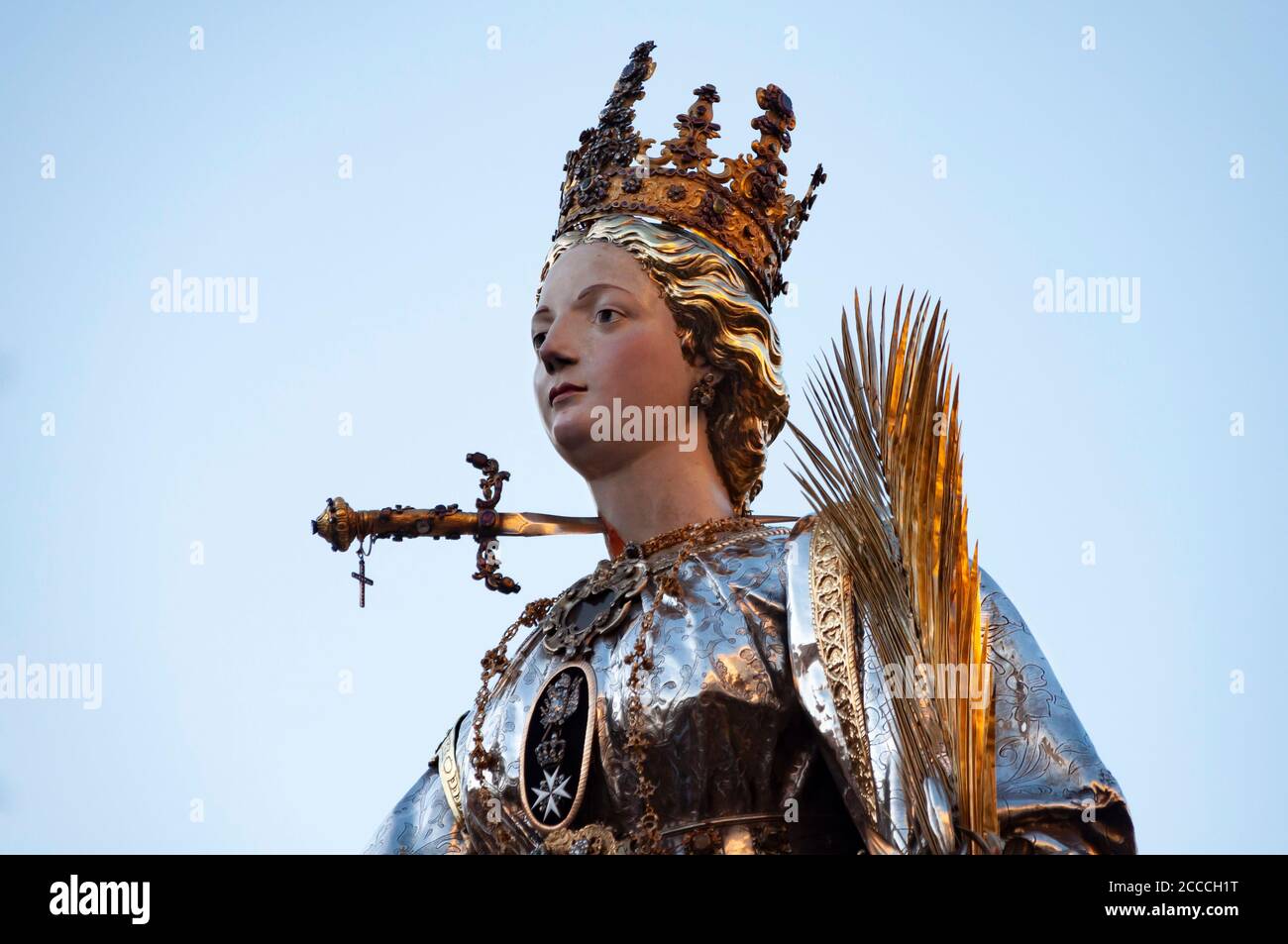 Das Simulacrum der Heiligen Lucia während der Prozession, einem religiösen Fest der katholischen Kirche, das jedes Jahr am 13. Dezember in Syrakus stattfindet. S Stockfoto