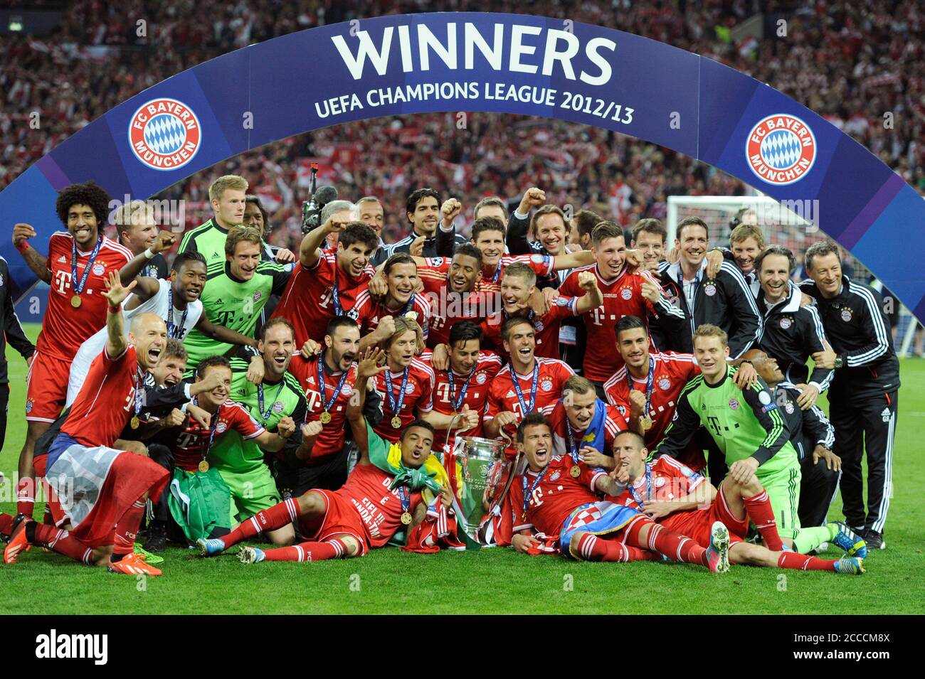 Vorschau auf das Champions-League-Finale 2020 Paris St.Germain-FC Bayern  München am 23. August 2020. Archivfoto; Team, Team, Teamfoto, Teamfoto,  Siegerfoto, Bayern, Sieger, Sieger, Pokal, Pokal, Pokal, Siegerehrung,  Fußball Champions League Finale 2013 /