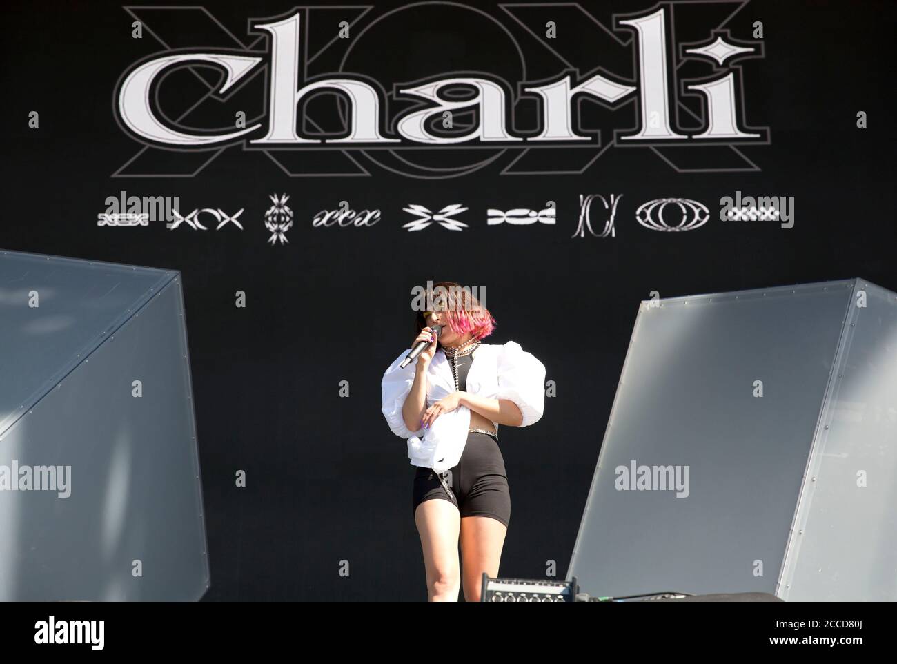 23.8.2019 Richfield Avenue Reading Berkshire UK Charli xcx tritt auf der Hauptbühne am ersten Tag beim Reading Festival auf People in picture: Charli XCX Stockfoto