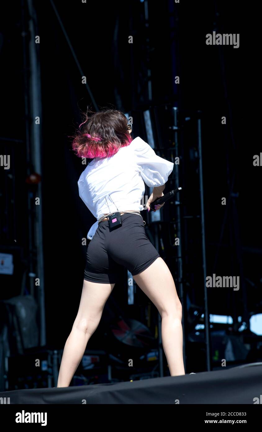 23.8.2019 Richfield Avenue Reading Berkshire UK Charli xcx tritt auf der Hauptbühne am ersten Tag beim Reading Festival auf People in picture: Charli XCX Stockfoto