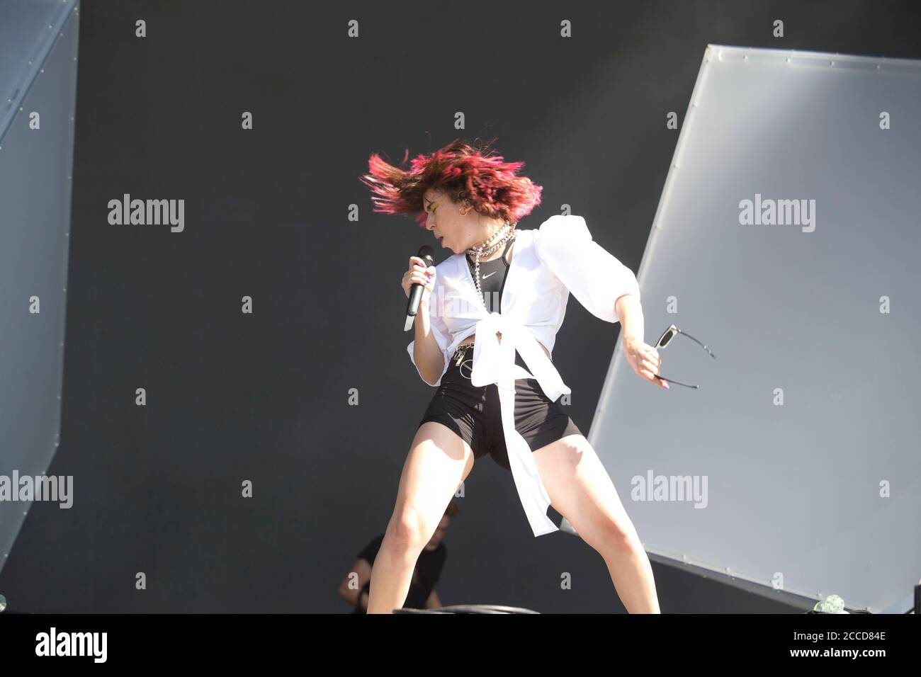 23.8.2019 Richfield Avenue Reading Berkshire UK Charli xcx tritt auf der Hauptbühne am ersten Tag beim Reading Festival auf People in picture: Charli XCX Stockfoto