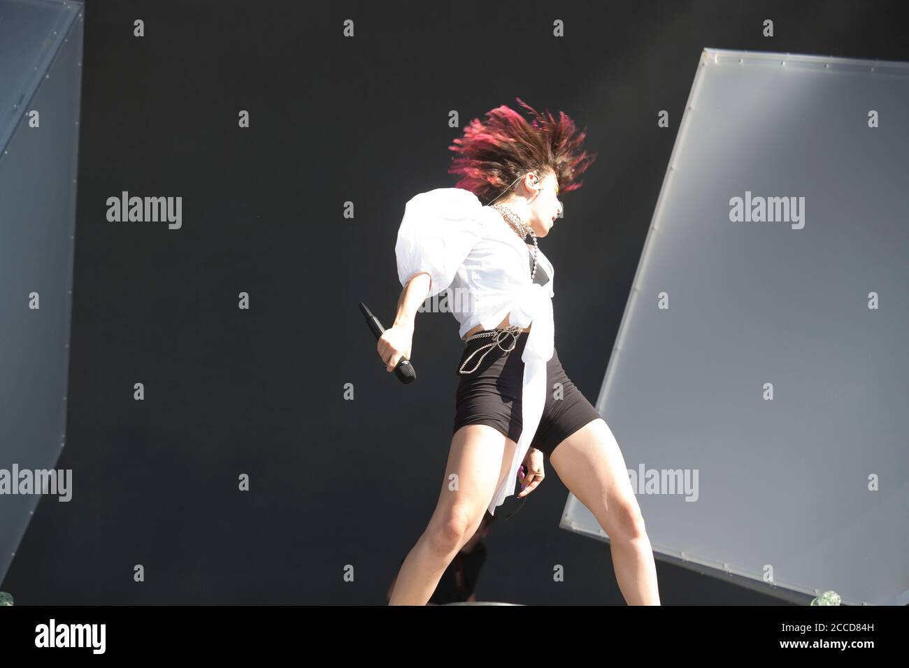 23.8.2019 Richfield Avenue Reading Berkshire UK Charli xcx tritt auf der Hauptbühne am ersten Tag beim Reading Festival auf People in picture: Charli XCX Stockfoto