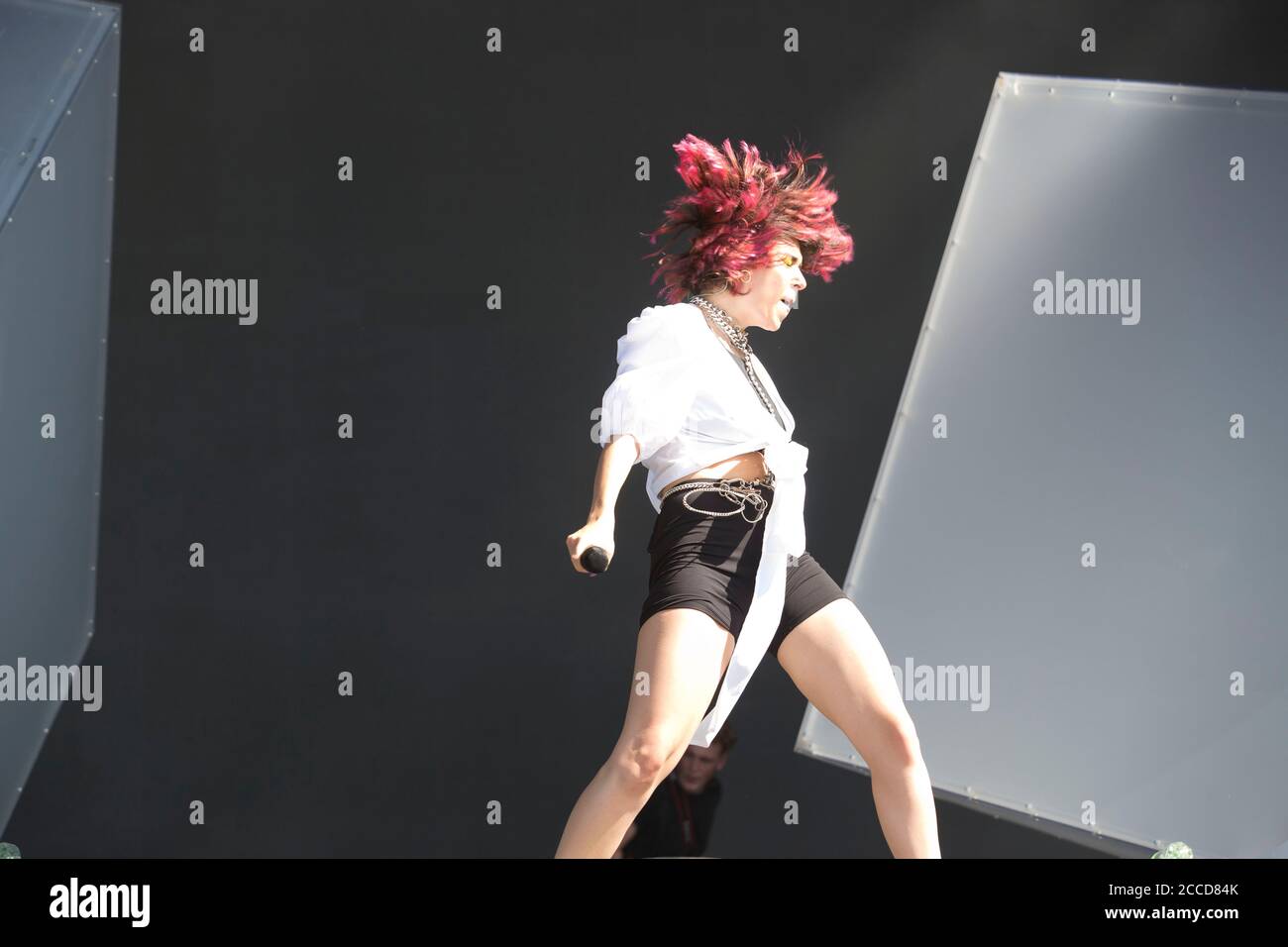 23.8.2019 Richfield Avenue Reading Berkshire UK Charli xcx tritt auf der Hauptbühne am ersten Tag beim Reading Festival auf People in picture: Charli XCX Stockfoto