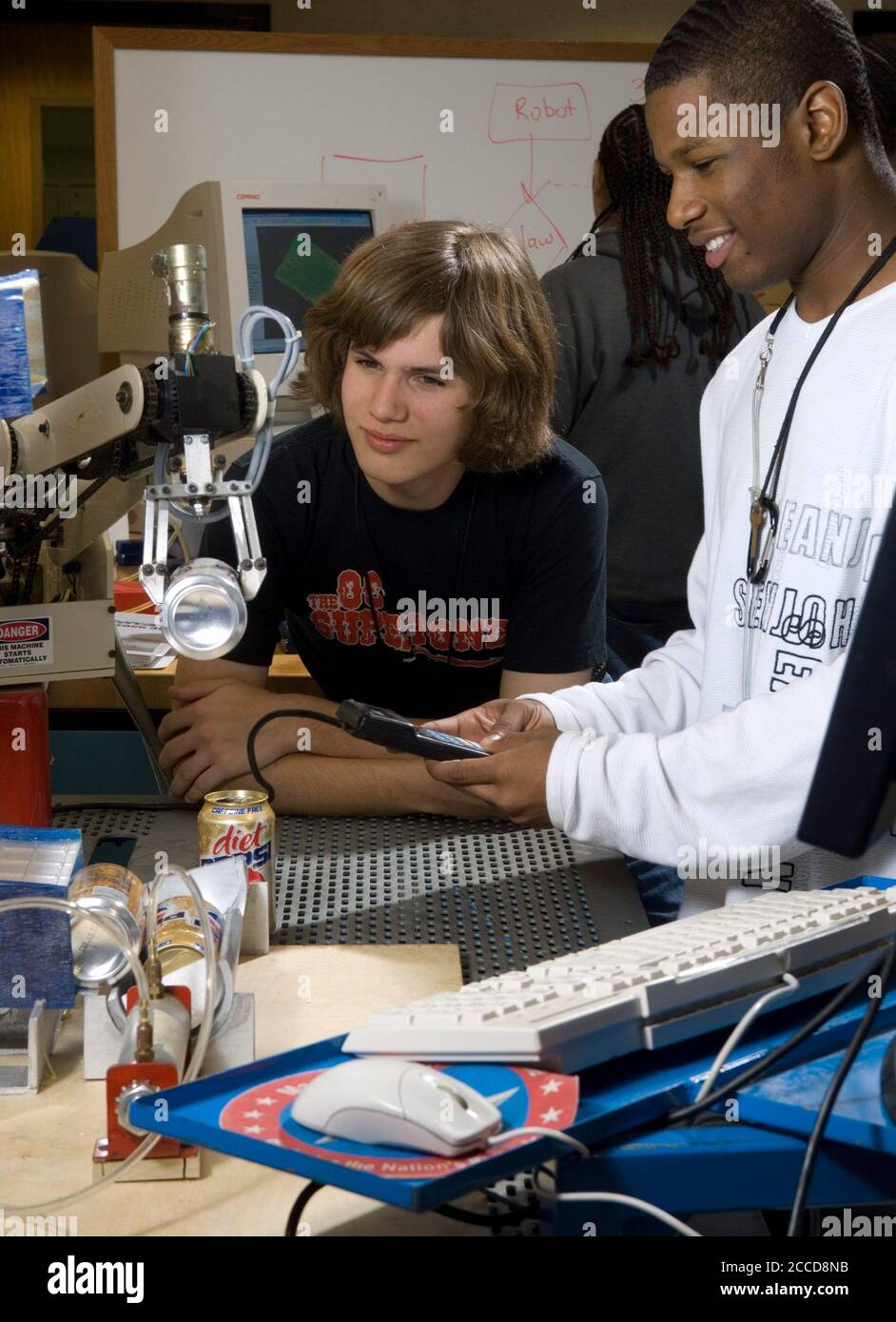 Houston, Texas 5. März 2007: Studenten, Die Im Robotik-Labor An Der George  Washington Carver Magnet High School Für Wissenschaft Und Technologie Im  Schulbezirk Aldine In Houston Arbeiten. ©Bob Daemmrich Stockfotografie -  Alamy