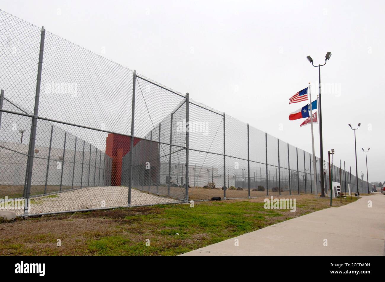 Taylor, TX 9. Februar 2007: Das privat geführte T. Don Hutto Residential Center ist eine von nur zwei bundesstaatlichen Hafteinrichtungen für Familien mit Kindern in den Vereinigten Staaten. Das Gefängnis, das von CCA geführt wird, ist wegen angeblicher mangelnder Bildung für Kinder in der Einrichtung unter Beschuss geraten. ©Bob Daemmrich Stockfoto