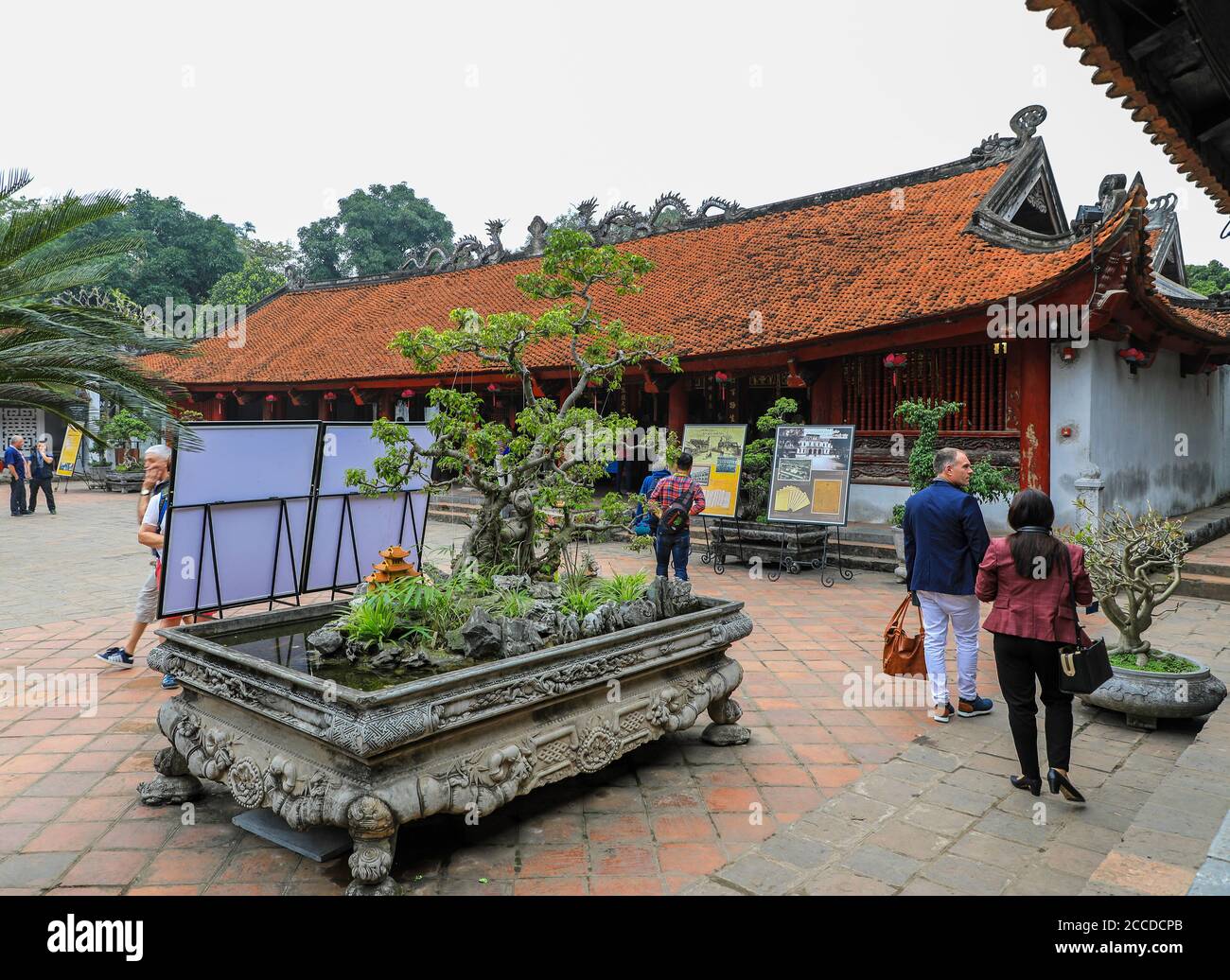Der Tempel der Literatur oder Tempel der Kultur, ein Tempel des Konfuzius in Hanoi, Nordvietnam, Südostasien Stockfoto